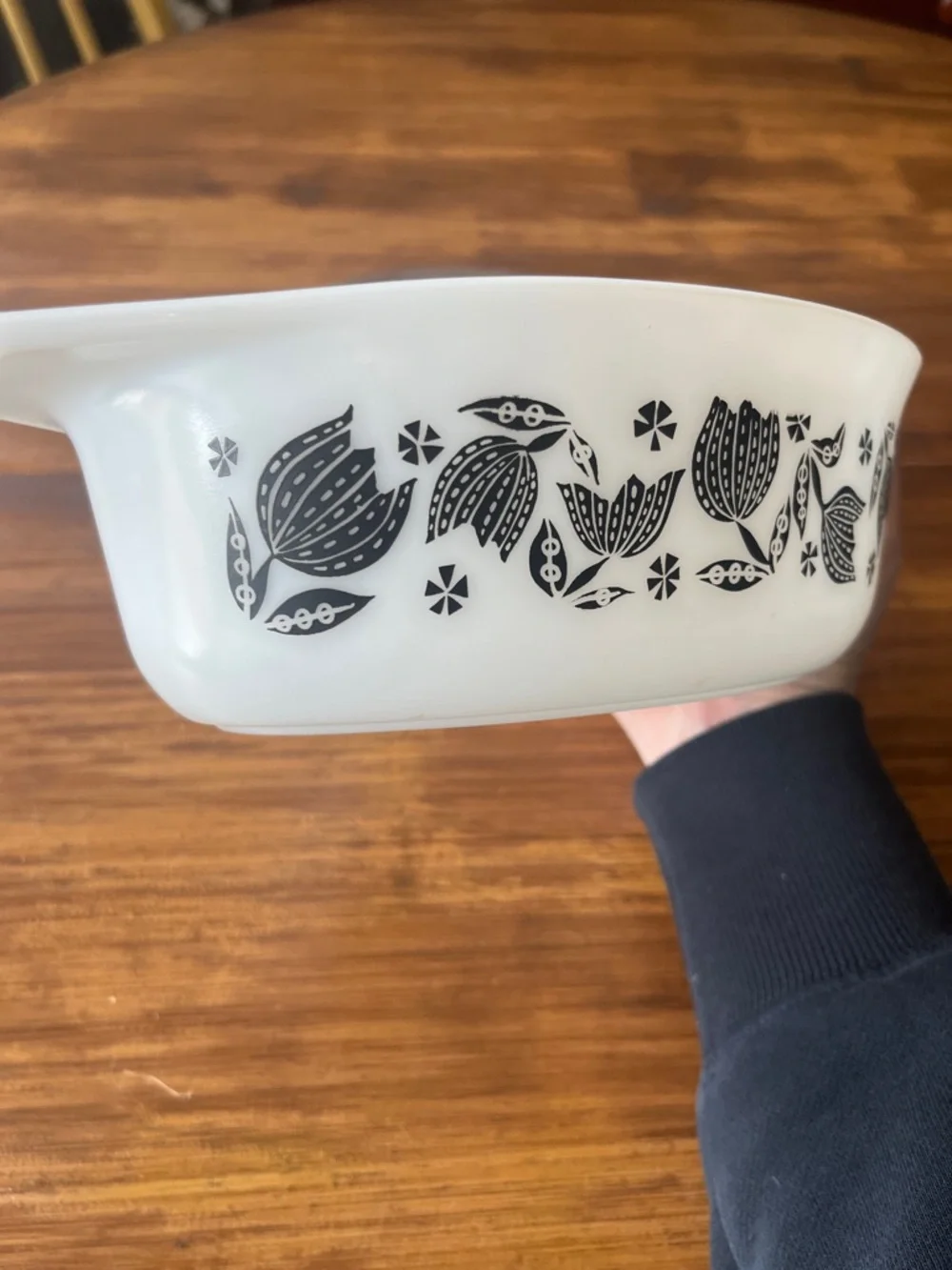 Rare Vintage Pyrex Black Tulip 1.5 Quart Casserole Dish